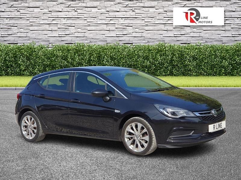 Black Used 2016 Vauxhall Astra Hatchback | £3,695 (Fair price) - Image 1/3