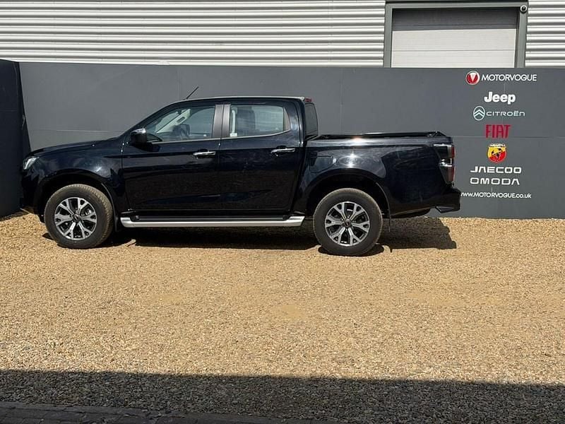 Used Isuzu D-Max 162 HP (119 kW) 2024 Black Pickup
