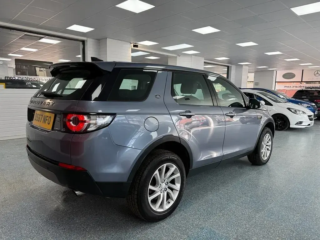 Used Land Rover Discovery 5 SE 240 HP (176 kW) 2017 Blue SUV