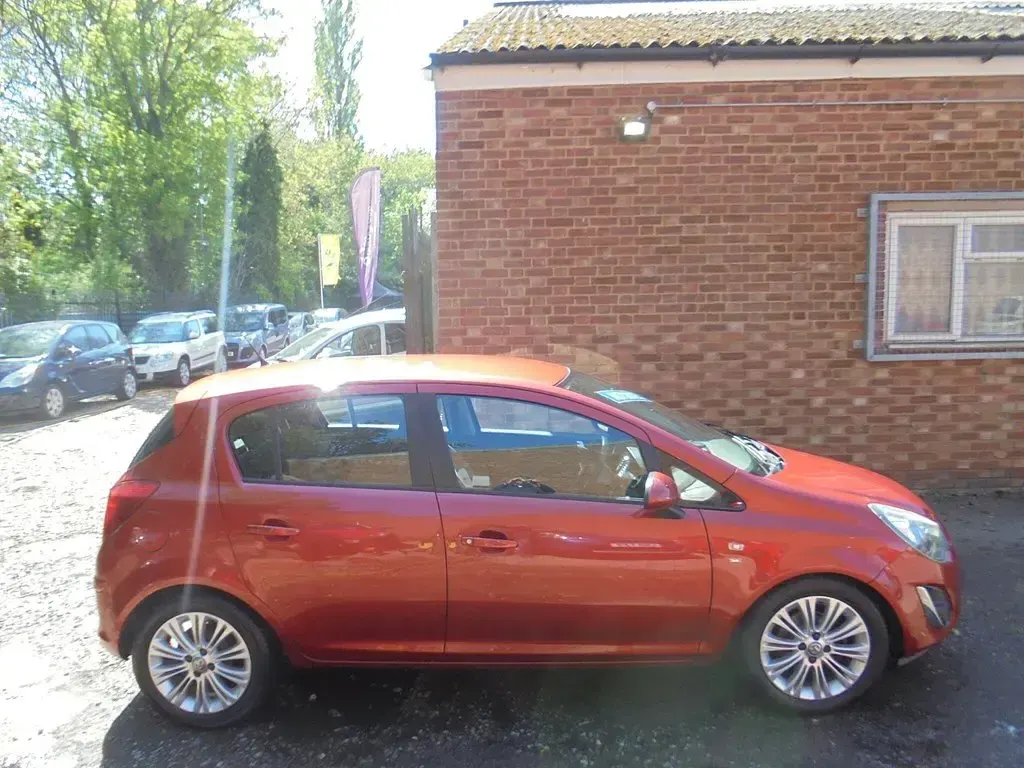 Second-hand Vauxhall Corsa 90 CP (66 kW) 2013 Roșu Hatchback