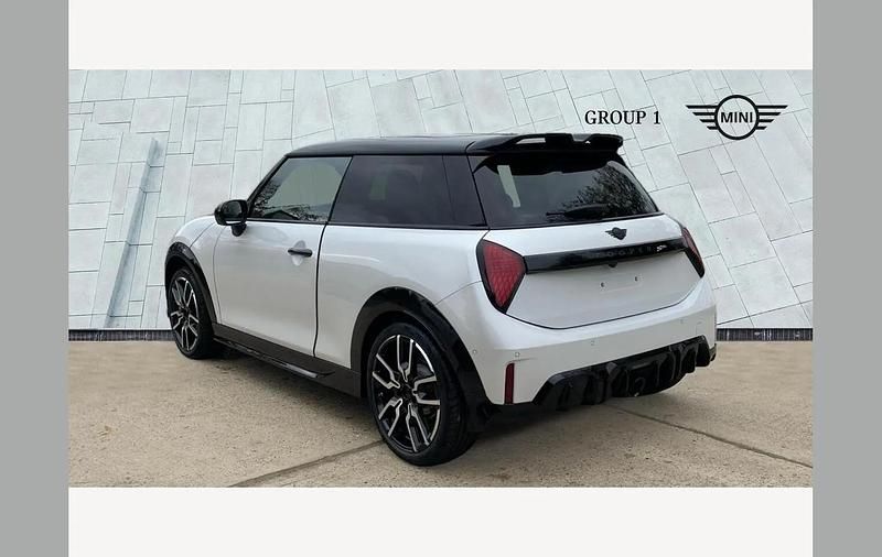 Used Mini John Cooper Works 228 HP (167 kW) 2025 White Hatchback