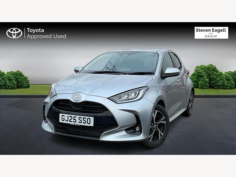 Used Toyota Yaris Hybrid Design 116 HP (85 kW) 2025 Silver Hatchback
