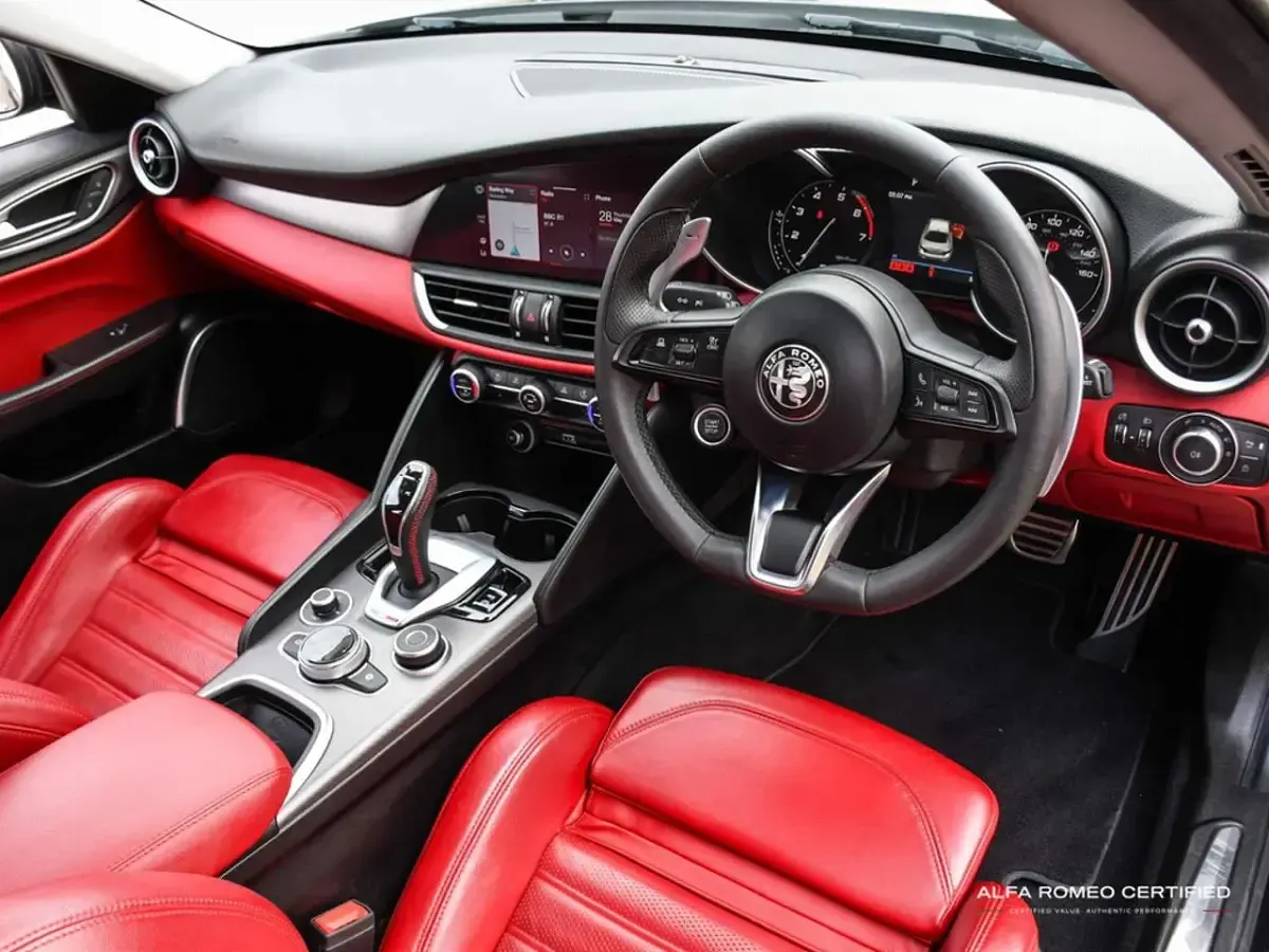 Begagnad Alfa Romeo Giulia Veloce 276 HK (202 kW) 2020 Svart Sedan