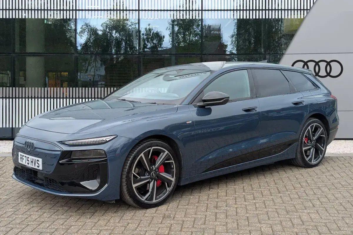 Used Audi A6 e-tron Performance 280 kW (381 HP) 2025 Blue Estate