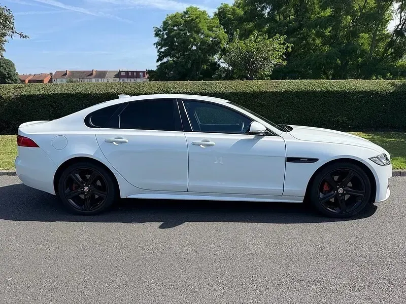 Used Jaguar XF R-Sport 180 HP (132 kW) 2017 White Sedan