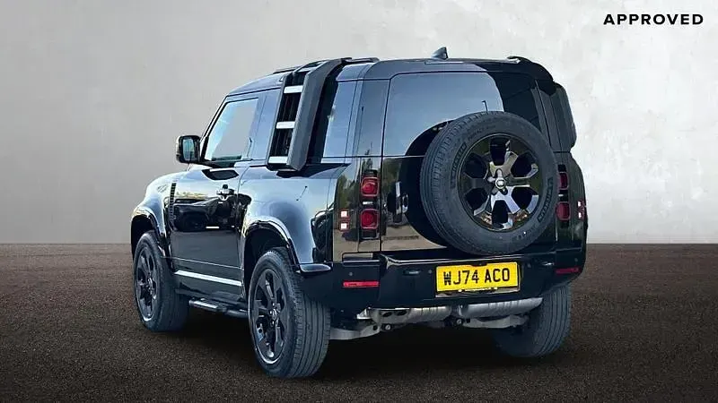 Used Land Rover Defender SE Dynamic 2024 Santorini black SUV