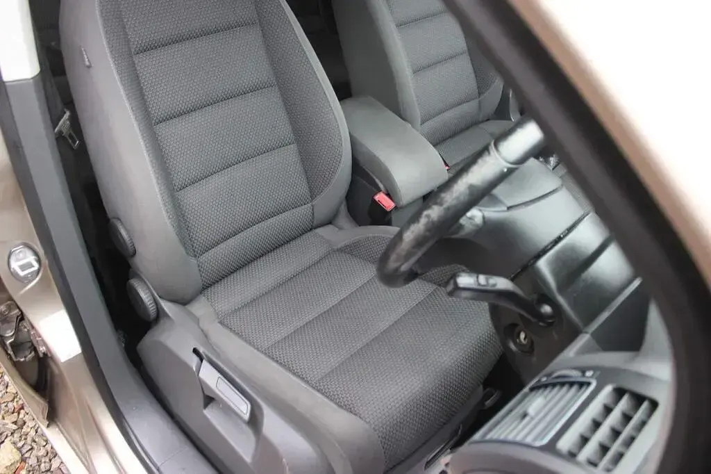 Used VW Touran SE 105 HP (77 kW) 2012 Beige MPV