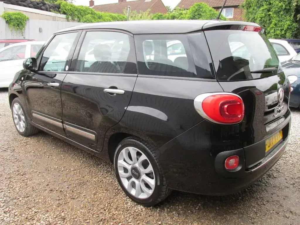 Used Fiat 500L Lounge 2017 Black MPV