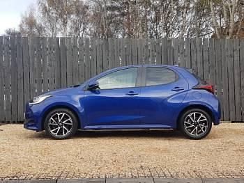 Used Toyota Yaris Hybrid Design 116 HP (85 kW) 2022 Blue Hatchback