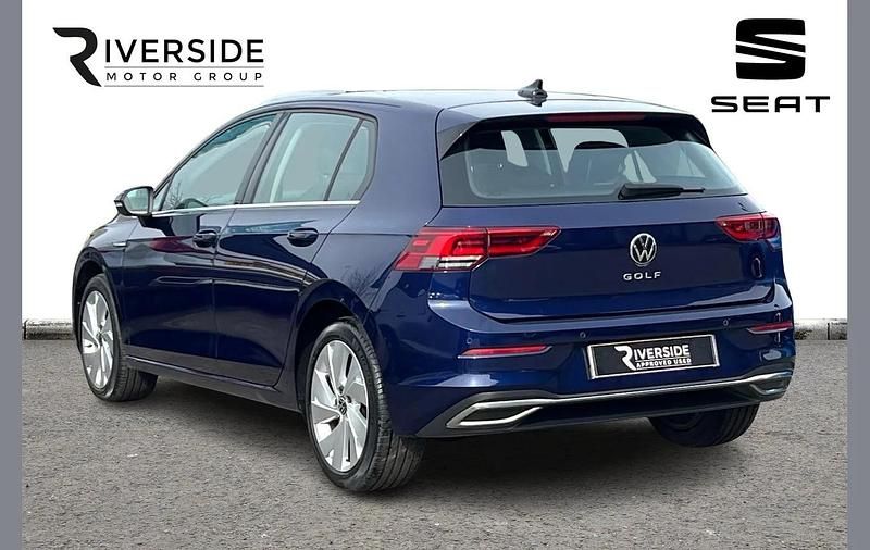 Second-hand VW Golf VIII Style 147 CP (108 kW) 2021 Albastru Hatchback