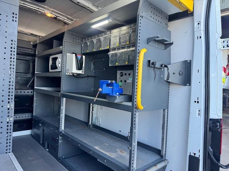 Used Ford Transit 130 HP (95 kW) 2018 White Van