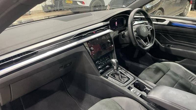 Usado VW Arteon R-line 218 HP (160 kW) 2024 Preto Carrinha