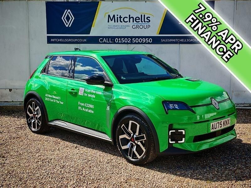 Pop green New 2025 Renault R5 Urban Hatchback | £20,995 (Super price) - Image 1/4