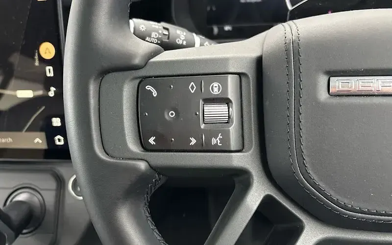 Used Land Rover Defender HSE Dynamic 349 HP (256 kW) 2025 Grey SUV