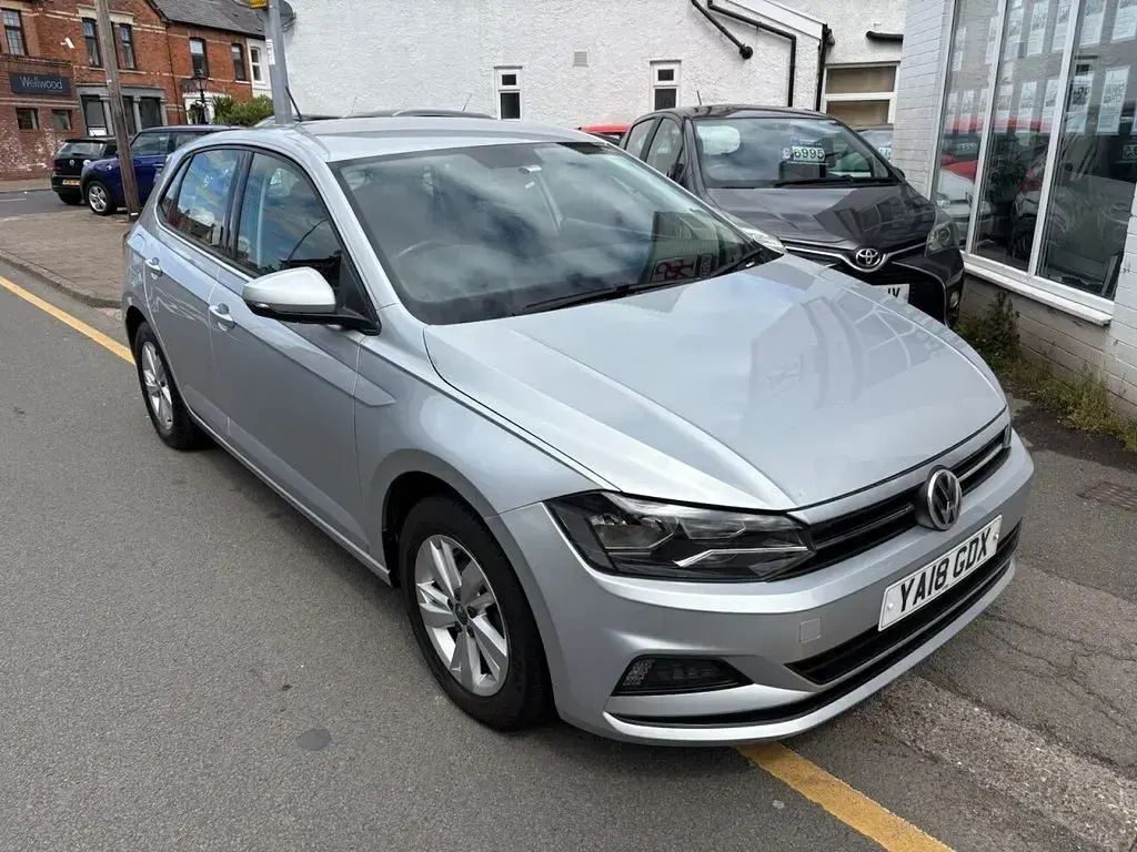 Used VW Polo SE 75 HP (55 kW) 2018 Silver Hatchback