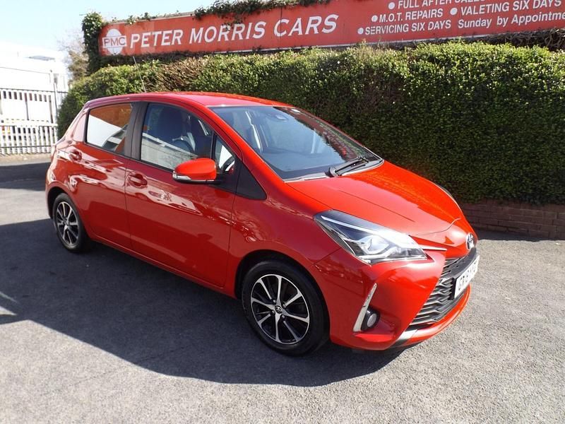 Used Toyota Yaris 107 HP (78 kW) 2019 Red Hatchback