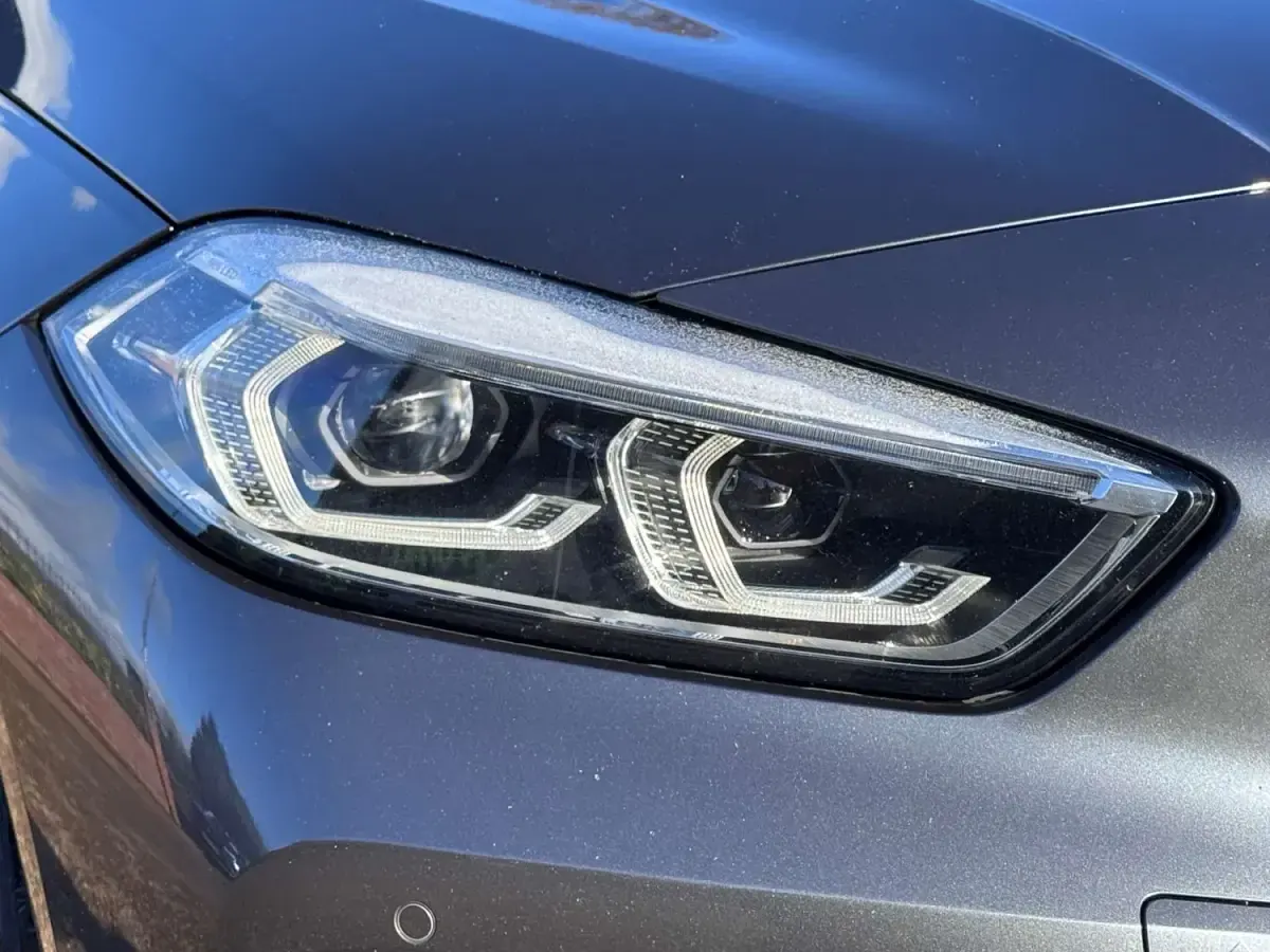 Begagnad BMW 116 Sport Line 2020 Grå Halvkombi