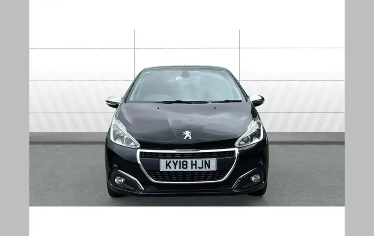 Used Peugeot 208 Allure 80 HP (58 kW) 2018 Black Hatchback