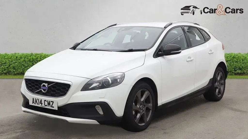 Used Volvo V40 2014 White Hatchback