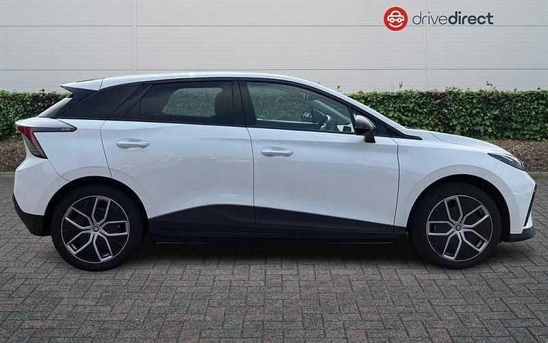 Used MG MG4 EV Trophy 150 kW (204 HP) 2024 Solid  arctic white Hatchback
