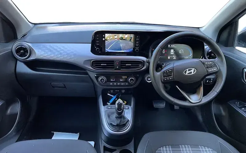 Used Hyundai i10 Premium 84 HP (61 kW) 2024 Blue Hatchback