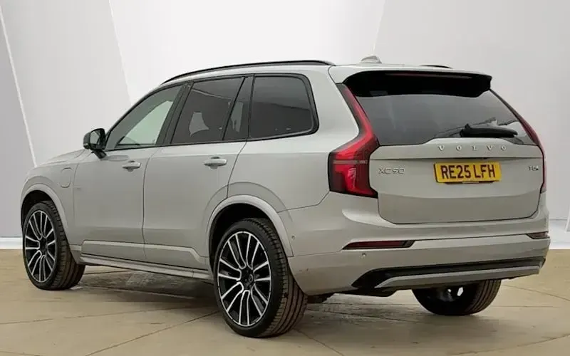 Usado Volvo XC90 Ultra 455 HP (334 kW) 2025 Prateado SUV