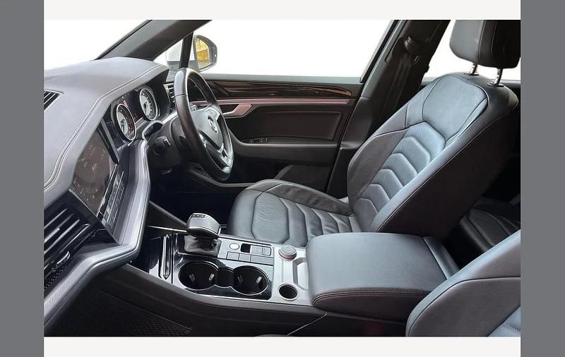 Used VW Touareg R-line 286 HP (210 kW) 2019 White SUV