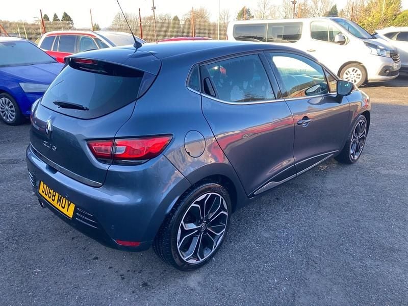 Usado Renault Clio IV Iconic 90 HP (66 kW) 2018 Cinzento Citadino