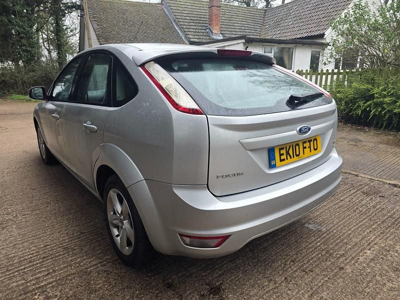 Used Ford Focus Zetec 123 HP (90 kW) 2010 Silver Hatchback