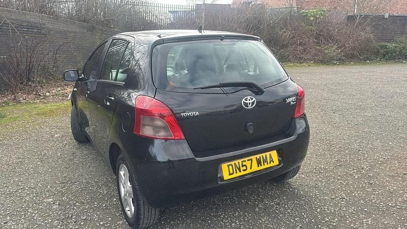 Używany Toyota Yaris 2011 Czarny Hatchback