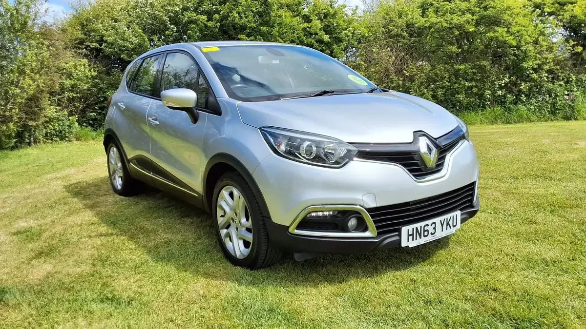 Used Renault Captur Dynamique 90 HP (66 kW) 2013 Silver SUV