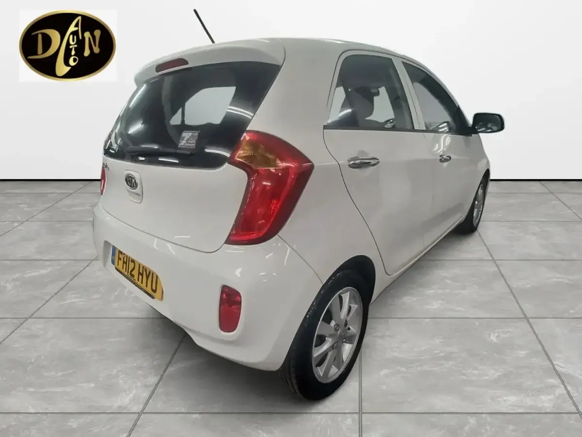 Used Kia Picanto 68 HP (50 kW) 2012 White Hatchback
