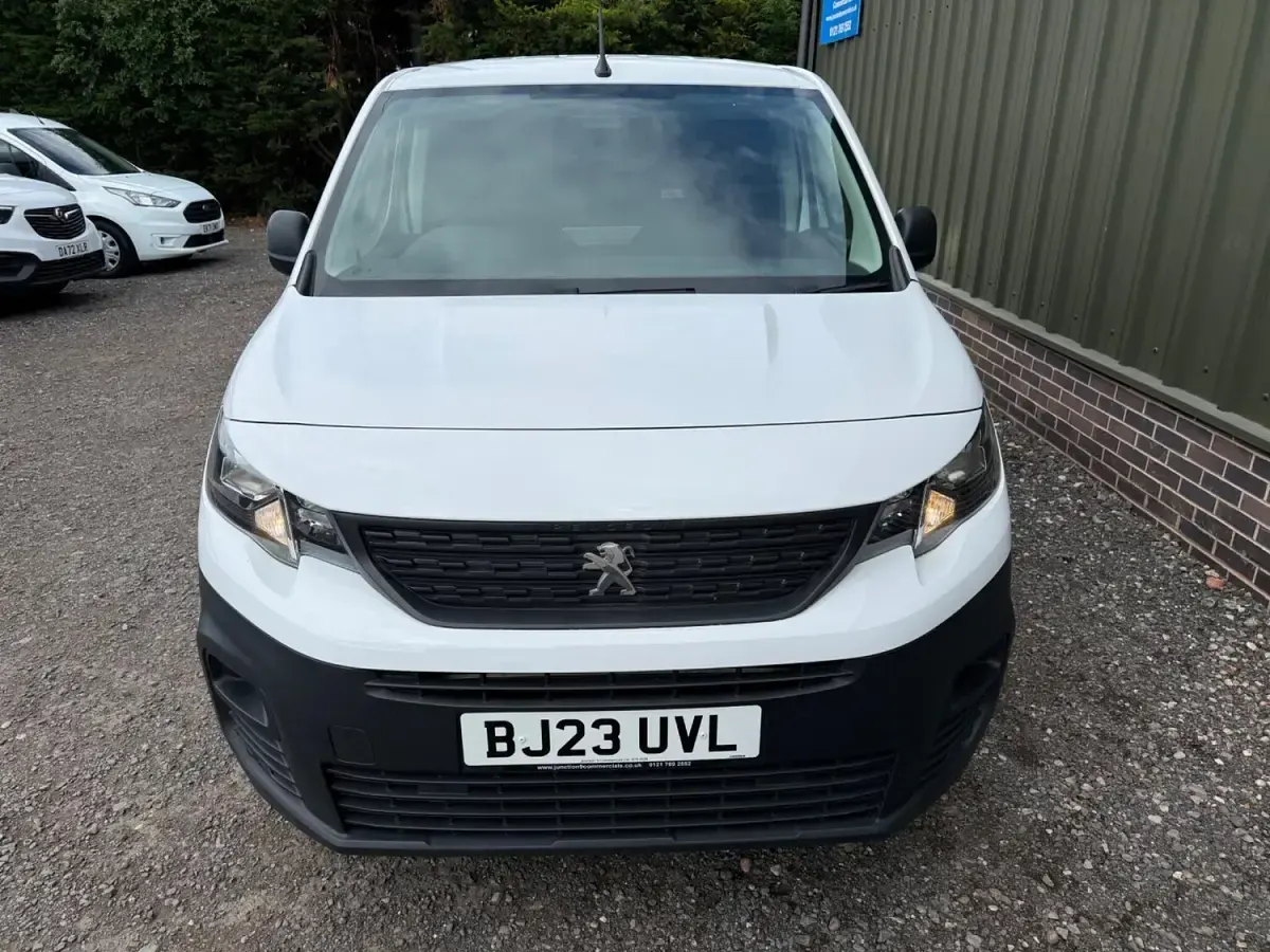 Used Peugeot Partner Premium 131 HP (96 kW) 2023 White MPV