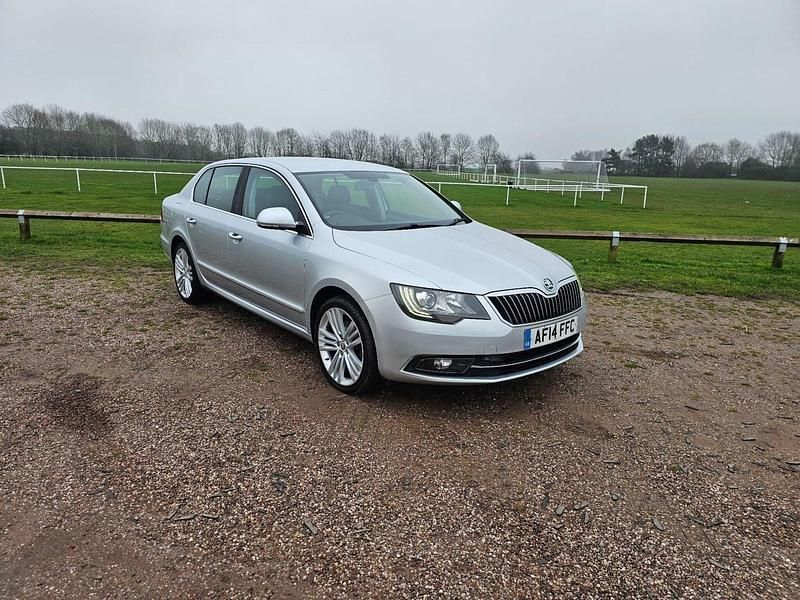 Used Skoda Superb Elegance 140 HP (102 kW) 2014 Silver Hatchback