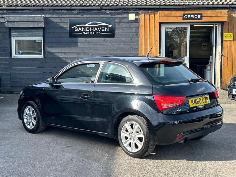 Used Audi A1 Comfort 105 HP (77 kW) 2011 Black Hatchback