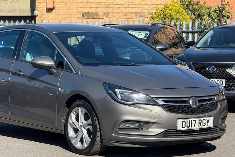 Used Vauxhall Astra SRi 150 HP (110 kW) 2017 Grey Hatchback