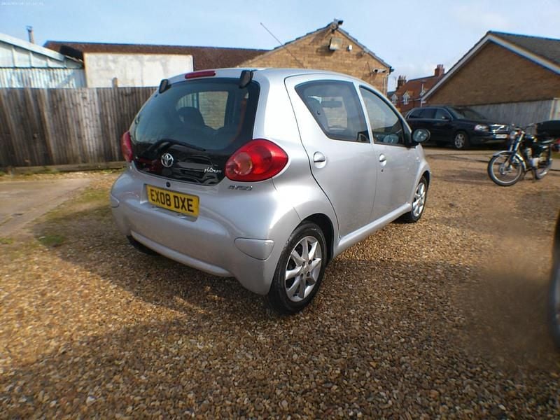 Used Toyota Aygo Platinum 67 HP (49 kW) 2008 Silver Hatchback