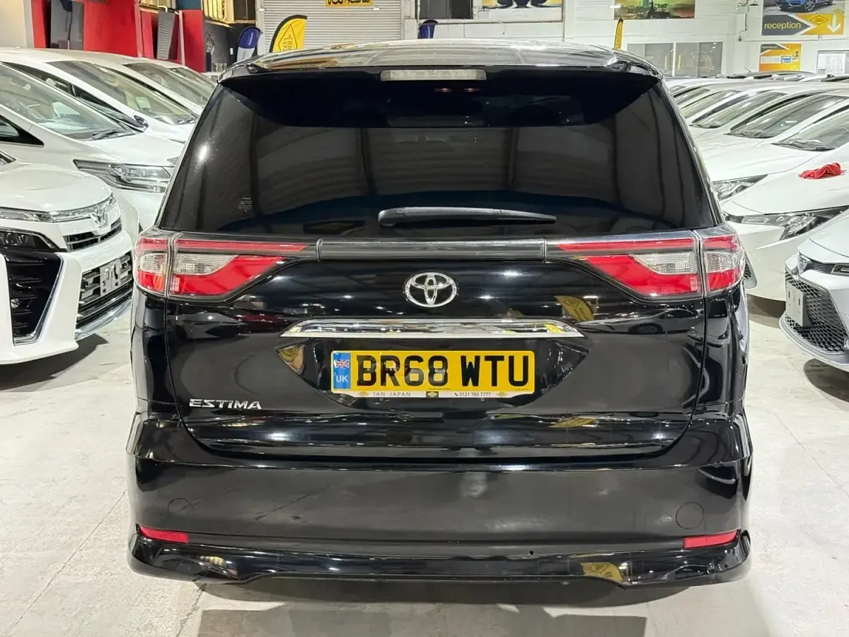 Begagnad Toyota Estima 2026 Svart Minibuss