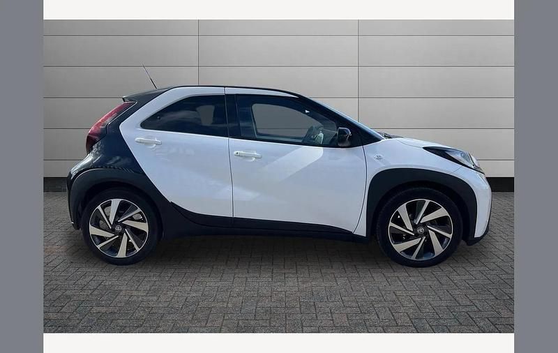 Used Toyota Aygo X 72 HP (52 kW) 2024 White SUV