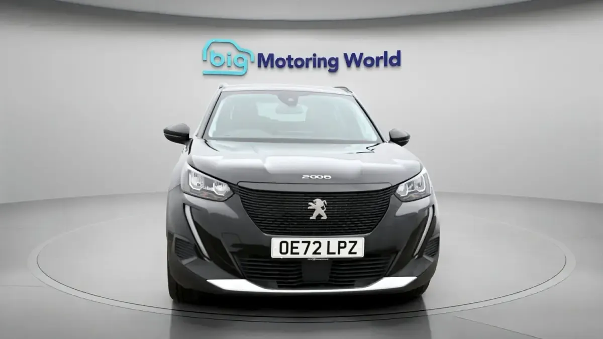 Second-hand Peugeot e-2008 Allure+ 100 kW (136 CP) 2022 Negru SUV