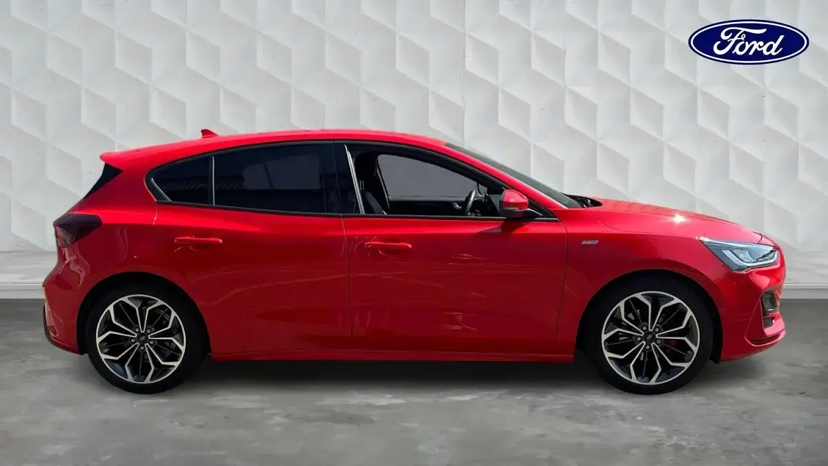 Used Ford Focus ST-Line X 125 HP (91 kW) 2024 Red Hatchback