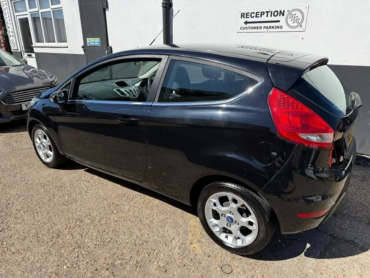 Used Ford Fiesta Zetec 96 HP (70 kW) 2012 Black Hatchback