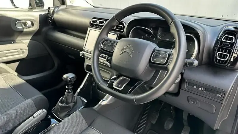 Used Citroën C3 Aircross PureTech 110 HP (80 kW) 2024 Red SUV