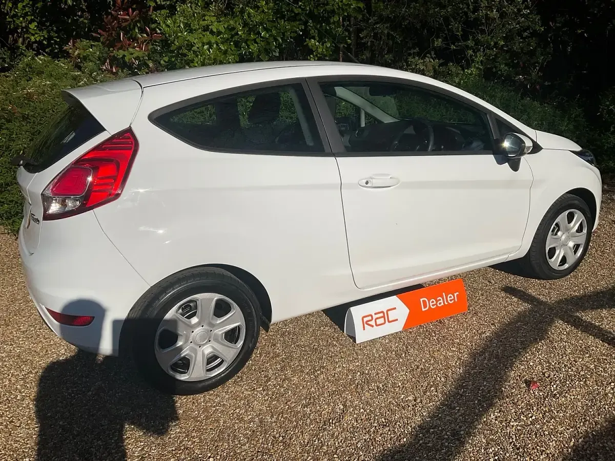 Used Ford Fiesta Style 82 HP (60 kW) 2014 White Hatchback