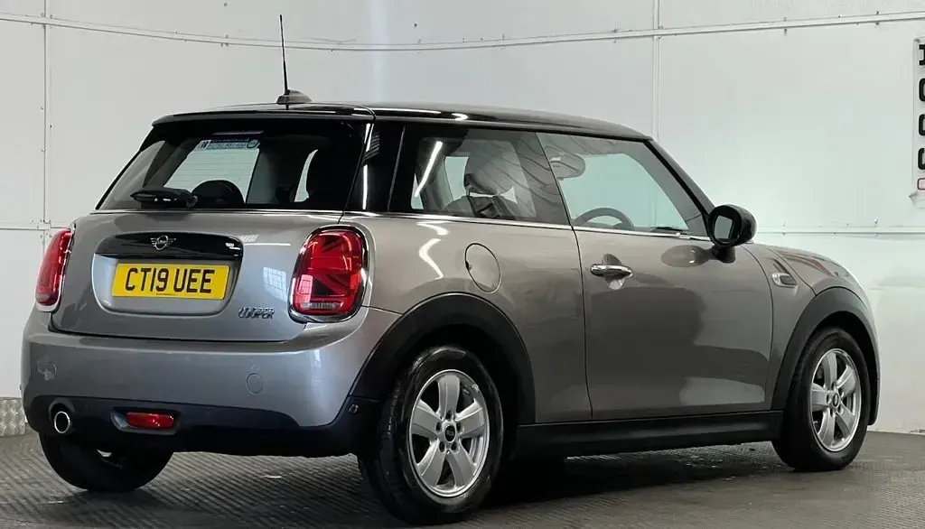 Used Mini Cooper Classic 136 HP (100 kW) 2019 Silver Hatchback