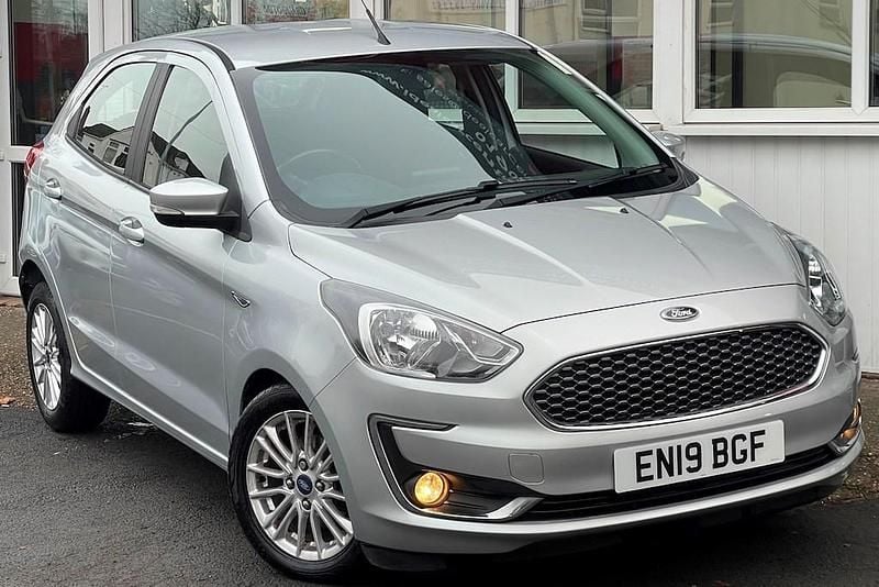 Usado Ford Ka Plus Zetec 85 HP (62 kW) 2019 Prateado Citadino