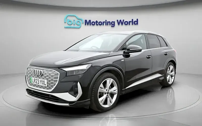 Second-hand Audi Q4 e-tron S-Line 125 kW (170 CP) 2022 Negru SUV