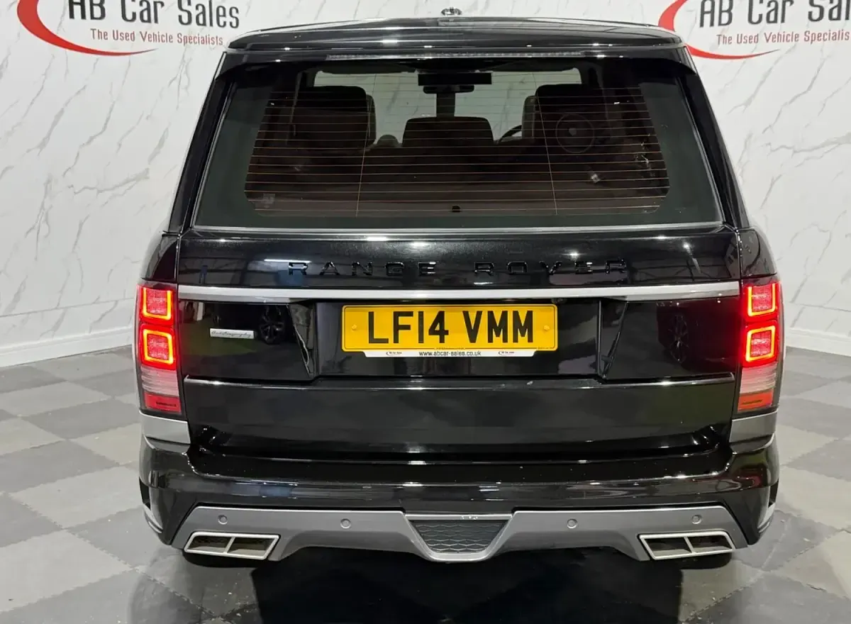 Begagnad Land Rover Range Rover Vogue 306 HK (225 kW) 2014 Svart SUV