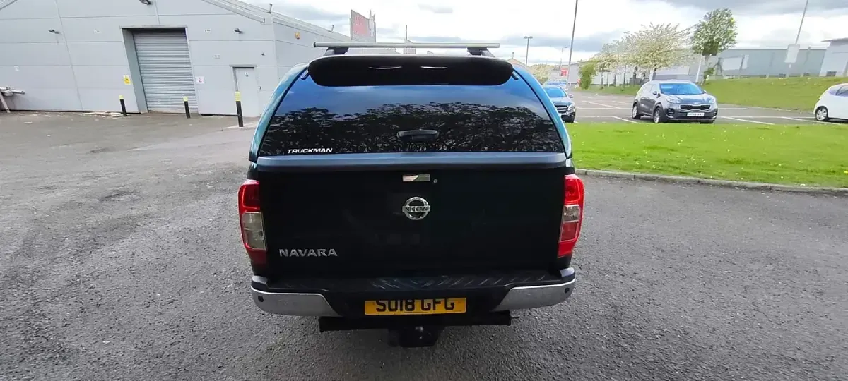 Używany Nissan Navara Tekna 190 KM (139 kW) 2018 Zielony Pickup