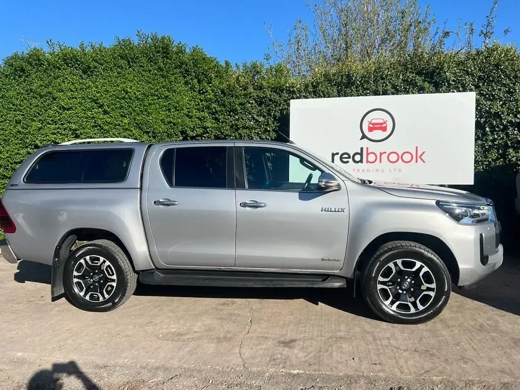 Usado Toyota HiLux 2021 Prateado Pickup